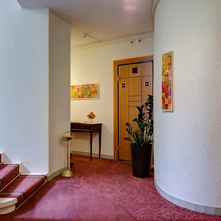 Eden Hotel 3*